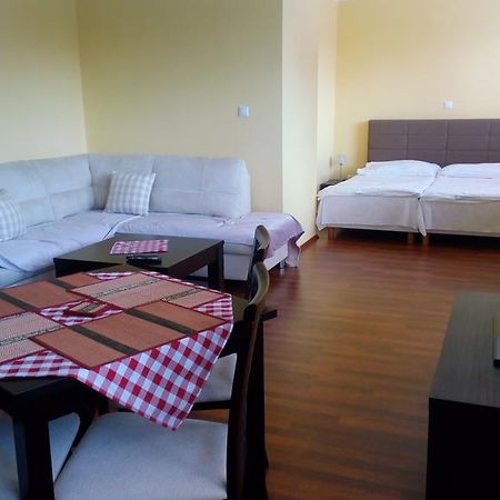 Guest House Mladost Prešov Eksteriør billede